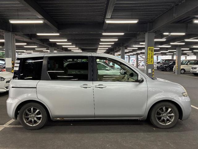 シエンタ X ワンセグテレビ Wエアバック パワーウィンドゥ エアバック DVD再生 メモリーナビ 3列シート アルミホイール ABS マニュアルエアコン パワーステアリング ナビTV(3枚目)