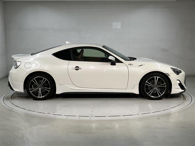 ８６ ＧＴリミテッド　スマキ－　オートクルーズ　ＤＶＤ再生機能　イモビライザー　ＥＴＣ付き　キーレスアクセス　メモリ－ナビ　横滑り防止機能　エアロ　Ｗエアバック　ＡＵＸ　ナビＴＶ　オートエアコン　アルミホイール　ＡＢＳ（3枚目）