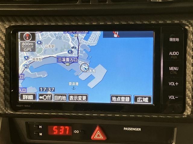 ８６ ＧＴリミテッド　スマキ－　オートクルーズ　ＤＶＤ再生機能　イモビライザー　ＥＴＣ付き　キーレスアクセス　メモリ－ナビ　横滑り防止機能　エアロ　Ｗエアバック　ＡＵＸ　ナビＴＶ　オートエアコン　アルミホイール　ＡＢＳ（6枚目）