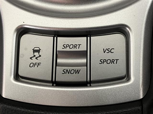 ８６ ＧＴリミテッド　スマキ－　オートクルーズ　ＤＶＤ再生機能　イモビライザー　ＥＴＣ付き　キーレスアクセス　メモリ－ナビ　横滑り防止機能　エアロ　Ｗエアバック　ＡＵＸ　ナビＴＶ　オートエアコン　アルミホイール　ＡＢＳ（10枚目）