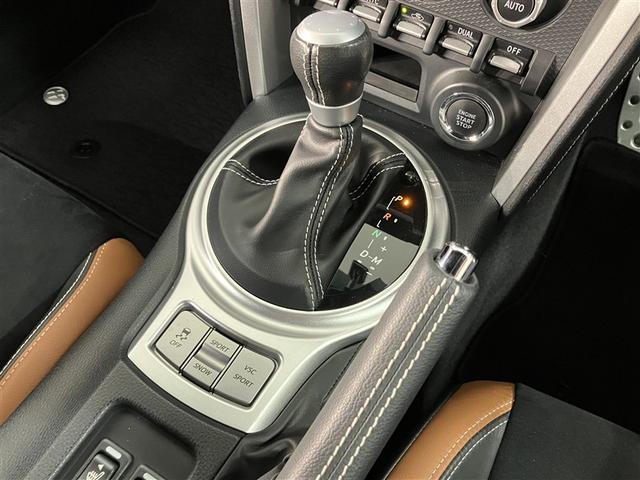 ８６ ＧＴリミテッド　スマキ－　オートクルーズ　ＤＶＤ再生機能　イモビライザー　ＥＴＣ付き　キーレスアクセス　メモリ－ナビ　横滑り防止機能　エアロ　Ｗエアバック　ＡＵＸ　ナビＴＶ　オートエアコン　アルミホイール　ＡＢＳ（12枚目）