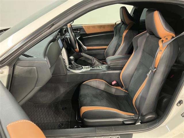 ８６ ＧＴリミテッド　スマキ－　オートクルーズ　ＤＶＤ再生機能　イモビライザー　ＥＴＣ付き　キーレスアクセス　メモリ－ナビ　横滑り防止機能　エアロ　Ｗエアバック　ＡＵＸ　ナビＴＶ　オートエアコン　アルミホイール　ＡＢＳ（15枚目）