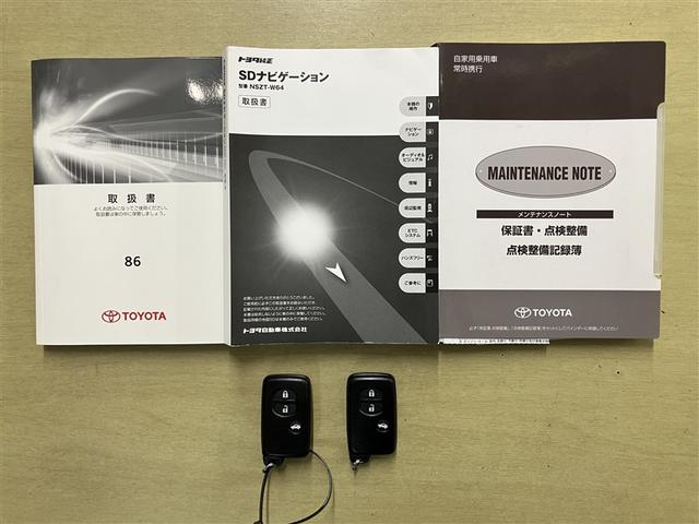 ８６ ＧＴリミテッド　スマキ－　オートクルーズ　ＤＶＤ再生機能　イモビライザー　ＥＴＣ付き　キーレスアクセス　メモリ－ナビ　横滑り防止機能　エアロ　Ｗエアバック　ＡＵＸ　ナビＴＶ　オートエアコン　アルミホイール　ＡＢＳ（20枚目）