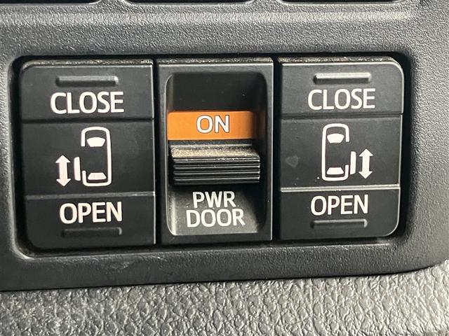 ヴォクシー ハイブリッドＺＳ　プリクラッシュ　スマキー　オートエアコン　ナビＴＶ　ＥＴＣ車載器　イモビ　ＬＥＤヘッドライ　ＶＳＣ　アルミ　地デジ　エアバック　両席エアバック　ＡＢＳ　パワーウインドウ　キーレス　３列シート（9枚目）