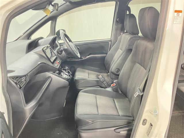 ヴォクシー ハイブリッドＺＳ　プリクラッシュ　スマキー　オートエアコン　ナビＴＶ　ＥＴＣ車載器　イモビ　ＬＥＤヘッドライ　ＶＳＣ　アルミ　地デジ　エアバック　両席エアバック　ＡＢＳ　パワーウインドウ　キーレス　３列シート（14枚目）