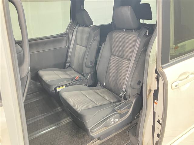 ヴォクシー ハイブリッドＺＳ　プリクラッシュ　スマキー　オートエアコン　ナビＴＶ　ＥＴＣ車載器　イモビ　ＬＥＤヘッドライ　ＶＳＣ　アルミ　地デジ　エアバック　両席エアバック　ＡＢＳ　パワーウインドウ　キーレス　３列シート（16枚目）