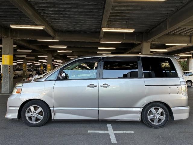 ヴォクシー Z 煌 エアバッグ パワーウインドウ アルミ WSRS キーレスキー パワステ 三列シート ETC車載器 ABS ウォークスルー オートエアコン DVD バックガイドモニター 両側オートスライドドア(2枚目)