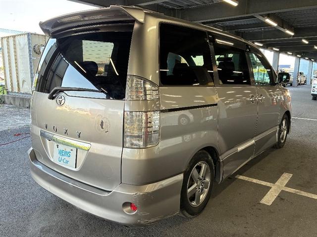 ヴォクシー Z 煌 エアバッグ パワーウインドウ アルミ WSRS キーレスキー パワステ 三列シート ETC車載器 ABS ウォークスルー オートエアコン DVD バックガイドモニター 両側オートスライドドア(4枚目)