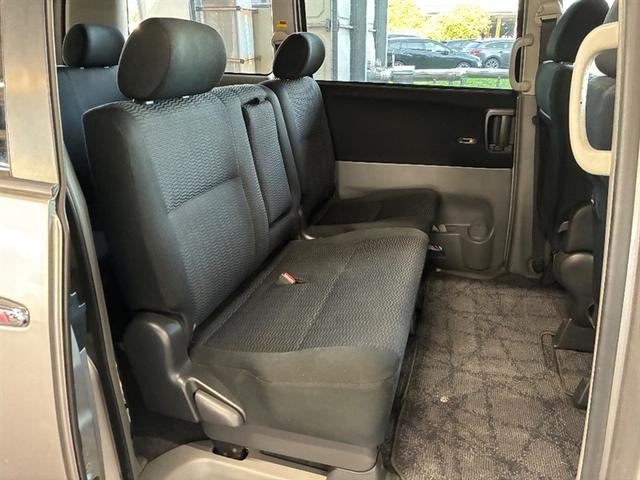 ヴォクシー Z 煌 エアバッグ パワーウインドウ アルミ WSRS キーレスキー パワステ 三列シート ETC車載器 ABS ウォークスルー オートエアコン DVD バックガイドモニター 両側オートスライドドア(7枚目)