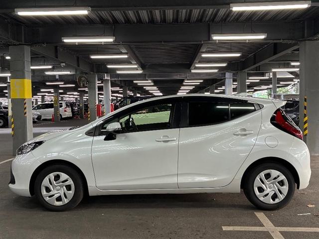 アクア X 踏み間違い防止 100V イモビ ドライブレコーダー LEDヘッドライト スマートキー 横滑り防止機能 キーレスエントリー オートクルーズ オートエアコン ETC カーテンエアバッグ ABS(2枚目)