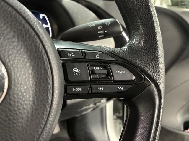 アクア X 踏み間違い防止 100V イモビ ドライブレコーダー LEDヘッドライト スマートキー 横滑り防止機能 キーレスエントリー オートクルーズ オートエアコン ETC カーテンエアバッグ ABS(11枚目)