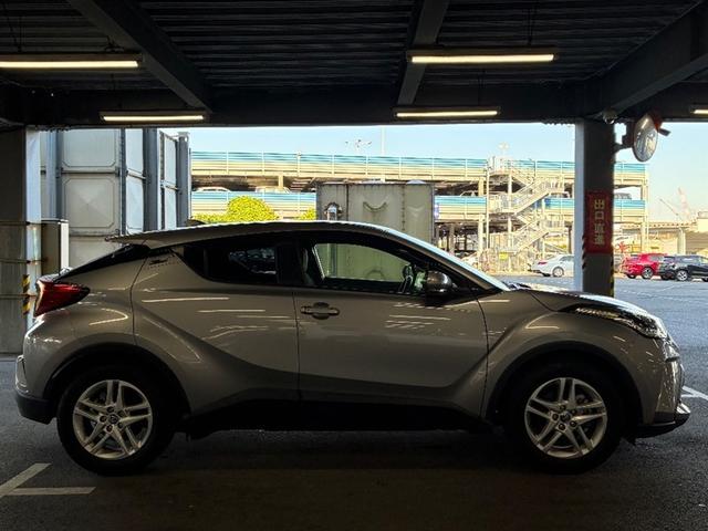 C-HR S-T サイドエアバック イモビライザー バックモニター ナビ LEDヘッドライト オートクルーズコントロール ETC車載器 エアバッグ アルミホイール 横滑り防止装置 ABS スマートキー オートエアコン(3枚目)