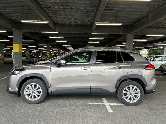 カローラクロス ハイブリッド S 衝突軽減 エアバッグ クルーズコントロール LEDヘッドライト ETC車載器 アルミホイール Bモニター スマートキー キーレス ミュージックプレイヤー接続可 横滑り防止機能 オートエアコン ABS(2枚目)