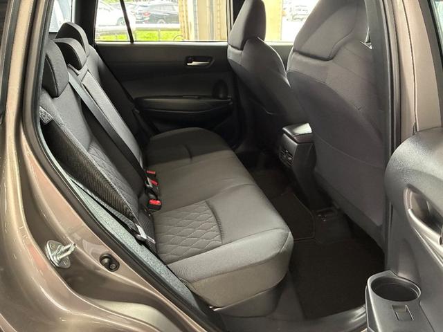カローラクロス ハイブリッド S 衝突軽減 エアバッグ クルーズコントロール LEDヘッドライト ETC車載器 アルミホイール Bモニター スマートキー キーレス ミュージックプレイヤー接続可 横滑り防止機能 オートエアコン ABS(12枚目)