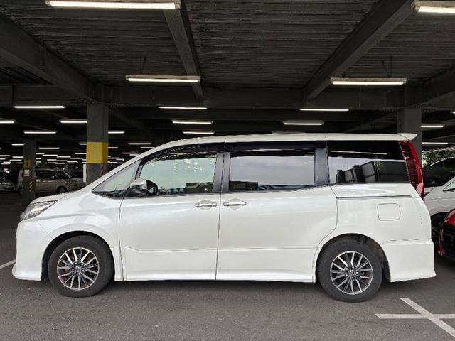 ノア Ｓｉ　地デジ　ＤＶＤ視聴可　ＬＥＤヘットライト　ＥＴＣ付き　ドライブレコーダー　横滑り防止機能　ナビＴＶ　三列シート　ＡＷ　ＡＡＣ　パワーウインドウ　メモリーナビ　ＡＢＳ　ミュージックプレイヤー接続可（2枚目）