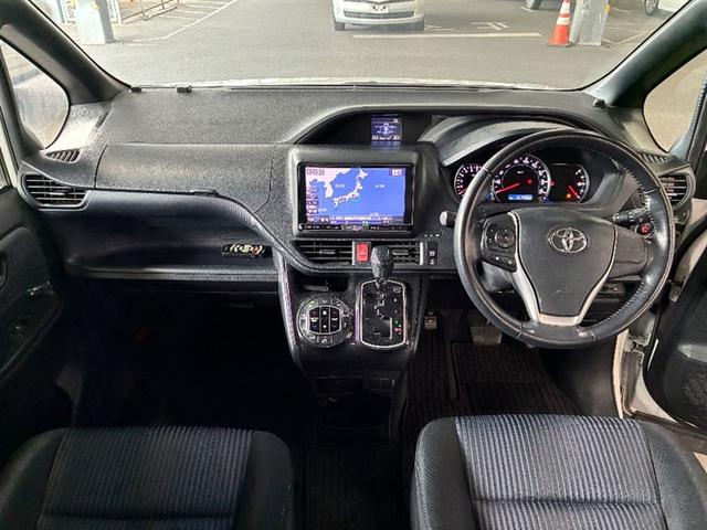 ノア Ｓｉ　地デジ　ＤＶＤ視聴可　ＬＥＤヘットライト　ＥＴＣ付き　ドライブレコーダー　横滑り防止機能　ナビＴＶ　三列シート　ＡＷ　ＡＡＣ　パワーウインドウ　メモリーナビ　ＡＢＳ　ミュージックプレイヤー接続可（5枚目）