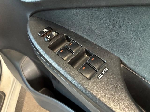 カローラフィールダー Ｘ　ＨＩＤリミテッド　パワーウィンドウ　パワーステアリング　エアバッグ　ＡＡＣ　キーレスエントリー　ＡＢＳ　Ｗエアバック　ナビＴＶ　４ＷＤ　ＥＴＣ　ＤＶＤ（10枚目）