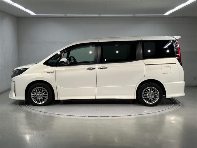 ノア ハイブリッドSi ダブルバイビー LEDヘッドライト クルコン 横滑り防止装置 盗難防止システム エアバッグ アルミ メモリ-ナビ スマキー ABS ナビ&TV デュアルエアバッグ ETC DVD パワーウインドウ 三列シート 地TV(2枚目)