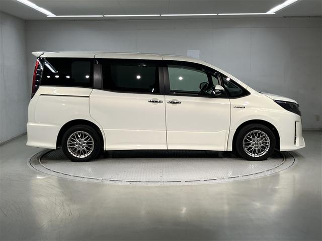 ノア ハイブリッドSi ダブルバイビー LEDヘッドライト クルコン 横滑り防止装置 盗難防止システム エアバッグ アルミ メモリ-ナビ スマキー ABS ナビ&TV デュアルエアバッグ ETC DVD パワーウインドウ 三列シート 地TV(3枚目)