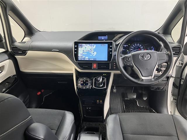 ノア ハイブリッドSi ダブルバイビー LEDヘッドライト クルコン 横滑り防止装置 盗難防止システム エアバッグ アルミ メモリ-ナビ スマキー ABS ナビ&TV デュアルエアバッグ ETC DVD パワーウインドウ 三列シート 地TV(5枚目)