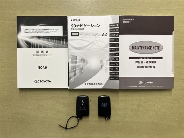 ノア ハイブリッドSi ダブルバイビー LEDヘッドライト クルコン 横滑り防止装置 盗難防止システム エアバッグ アルミ メモリ-ナビ スマキー ABS ナビ&TV デュアルエアバッグ ETC DVD パワーウインドウ 三列シート 地TV(21枚目)