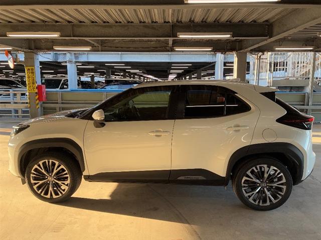 ヤリスクロス Ｚ　バックモニタ　横滑り防止システム　イモビ　カーテンエアバッグ　ナビ　クルーズＣ　エアコン　スマートキ－　アルミ　キーフリー　パワステ　ダブルエアバック　ＬＥＤヘット　エアバッグ　ＡＢＳ　ＥＴＣ車載器（2枚目）