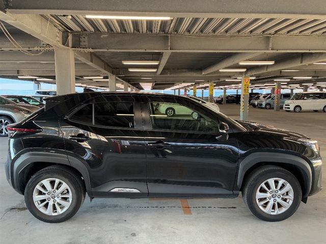 ヤリスクロス ハイブリッドＧ　ＴＳＳ　１００Ｖ　イモビライザー　バックモニタ－　エアコン　インテリキー　パワーウィンド　Ｗエアバック　オートクルーズ　メディアプレイヤー接続　キーフリー　横滑防止装置　サイドエアバッグ　エアバッグ（3枚目）