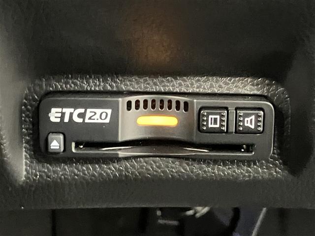 ヴェゼル ｅ：ＨＥＶ　Ｚ　衝突回避支援ブレーキ機能　１オナ　スマキ　フルオートエアコン　Ｄレコ　エアバッグ　両席エアバック　Ｒカメ　パワーウィンドウ　ＬＥＤランプ　アルミホイール　クルーズＣ　ナビ＆ＴＶ　メモリーナビ　ＥＴＣ付（8枚目）