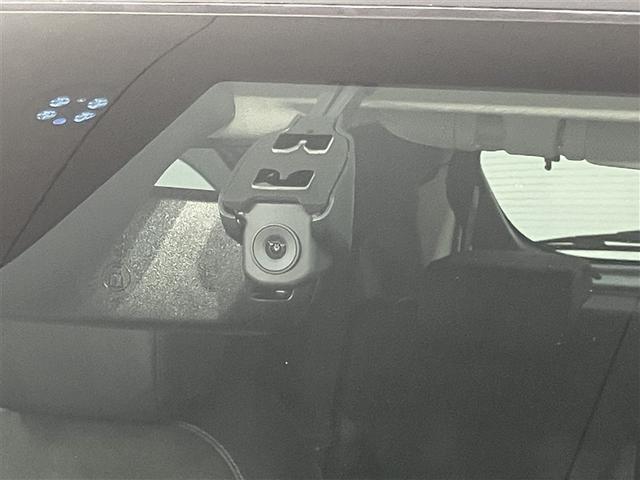 ヴェゼル ｅ：ＨＥＶ　Ｚ　衝突回避支援ブレーキ機能　１オナ　スマキ　フルオートエアコン　Ｄレコ　エアバッグ　両席エアバック　Ｒカメ　パワーウィンドウ　ＬＥＤランプ　アルミホイール　クルーズＣ　ナビ＆ＴＶ　メモリーナビ　ＥＴＣ付（9枚目）