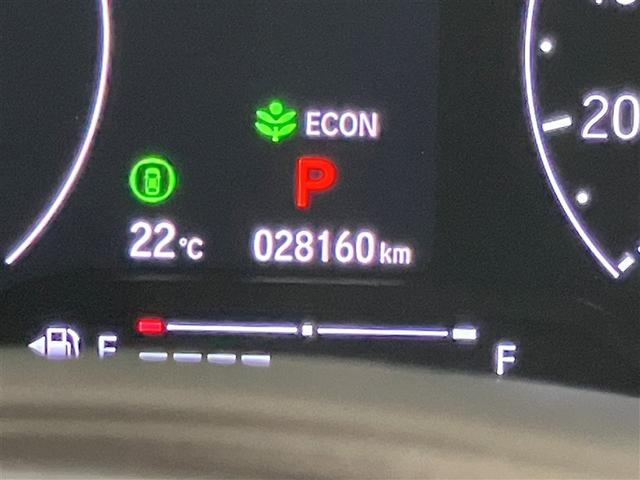 ヴェゼル ｅ：ＨＥＶ　Ｚ　衝突回避支援ブレーキ機能　１オナ　スマキ　フルオートエアコン　Ｄレコ　エアバッグ　両席エアバック　Ｒカメ　パワーウィンドウ　ＬＥＤランプ　アルミホイール　クルーズＣ　ナビ＆ＴＶ　メモリーナビ　ＥＴＣ付（16枚目）