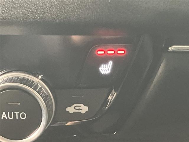 ヴェゼル ｅ：ＨＥＶ　Ｚ　衝突回避支援ブレーキ機能　１オナ　スマキ　フルオートエアコン　Ｄレコ　エアバッグ　両席エアバック　Ｒカメ　パワーウィンドウ　ＬＥＤランプ　アルミホイール　クルーズＣ　ナビ＆ＴＶ　メモリーナビ　ＥＴＣ付（18枚目）