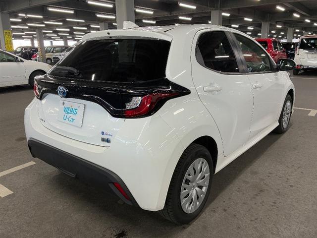 ヤリス ハイブリッドX サイドエアバッグ 盗難防止 VSC クルコン 4WD ETC スマートキー ナビ オートエアコン ミュージックプレイヤー接続可 メモリーナビ キーレス エアバッグ ABS 後カメラ 追突防止装置(2枚目)