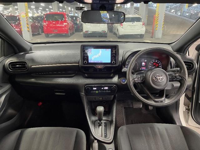 ヤリス ハイブリッドX サイドエアバッグ 盗難防止 VSC クルコン 4WD ETC スマートキー ナビ オートエアコン ミュージックプレイヤー接続可 メモリーナビ キーレス エアバッグ ABS 後カメラ 追突防止装置(5枚目)