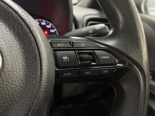 ヤリス ハイブリッドX サイドエアバッグ 盗難防止 VSC クルコン 4WD ETC スマートキー ナビ オートエアコン ミュージックプレイヤー接続可 メモリーナビ キーレス エアバッグ ABS 後カメラ 追突防止装置(10枚目)