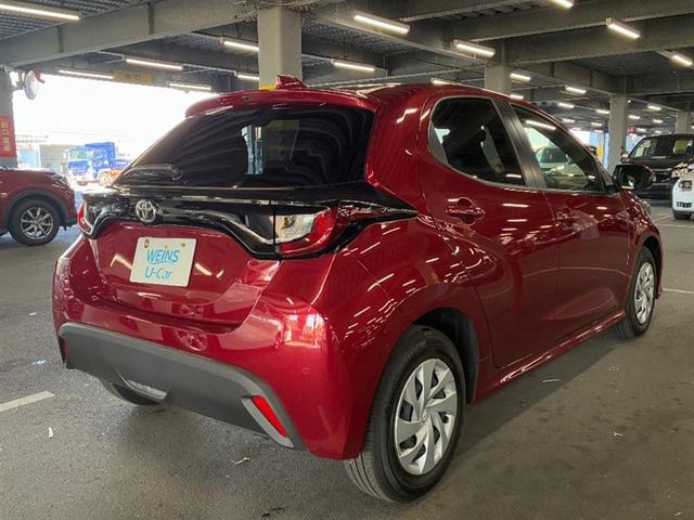 ヤリス Ｘ　ＰＣＳ　スマートキーシステム　横滑り防止装置付き　ワイヤレスキー　バックガイドモニター　盗難防止　サイドエアバック　エアコン　Ｗエアバッグ　パワーウインドウ　ＥＴＣ付き　パワステ　運転席エアバッグ（2枚目）