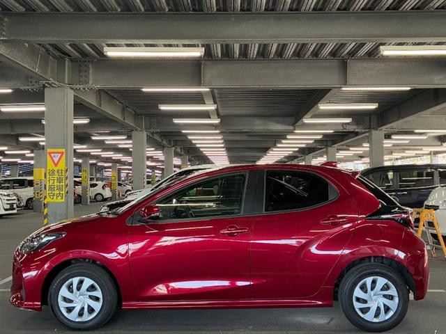 ヤリス Ｘ　ＰＣＳ　スマートキーシステム　横滑り防止装置付き　ワイヤレスキー　バックガイドモニター　盗難防止　サイドエアバック　エアコン　Ｗエアバッグ　パワーウインドウ　ＥＴＣ付き　パワステ　運転席エアバッグ（4枚目）