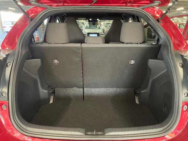 ヤリス Ｘ　ＰＣＳ　スマートキーシステム　横滑り防止装置付き　ワイヤレスキー　バックガイドモニター　盗難防止　サイドエアバック　エアコン　Ｗエアバッグ　パワーウインドウ　ＥＴＣ付き　パワステ　運転席エアバッグ（13枚目）