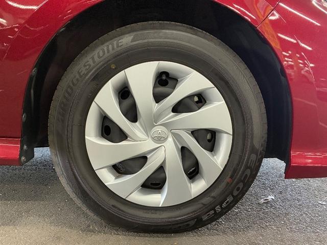 ヤリス Ｘ　ＰＣＳ　スマートキーシステム　横滑り防止装置付き　ワイヤレスキー　バックガイドモニター　盗難防止　サイドエアバック　エアコン　Ｗエアバッグ　パワーウインドウ　ＥＴＣ付き　パワステ　運転席エアバッグ（14枚目）