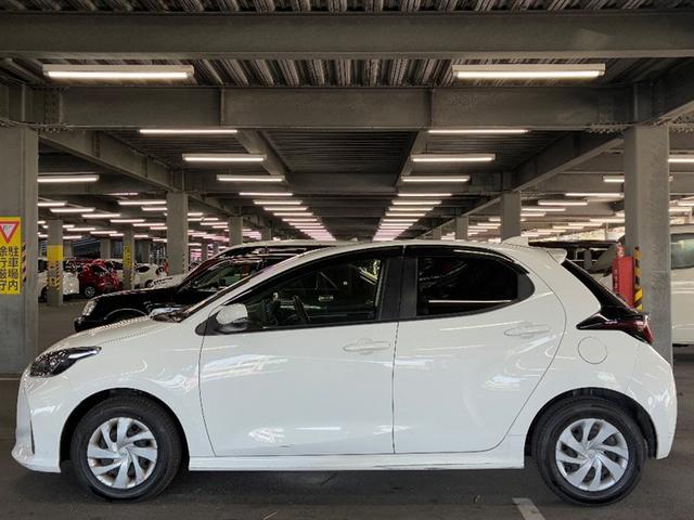 ヤリス Ｘ　ＰＣＳ　横滑り防止装置付き　ワイヤレスキー　盗難防止　サイドエアバック　エアコン　Ｗエアバッグ　パワーウインドウ　ＥＴＣ付き　パワステ　運転席エアバッグ　ナビ　メディアプレイヤー接続　ＡＢＳ（4枚目）