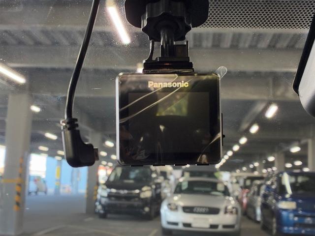 ヤリス Ｘ　ＰＣＳ　横滑り防止装置付き　ワイヤレスキー　盗難防止　サイドエアバック　エアコン　Ｗエアバッグ　パワーウインドウ　ＥＴＣ付き　パワステ　運転席エアバッグ　ナビ　メディアプレイヤー接続　ＡＢＳ（10枚目）