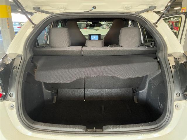 ヤリス Ｘ　ＰＣＳ　横滑り防止装置付き　ワイヤレスキー　盗難防止　サイドエアバック　エアコン　Ｗエアバッグ　パワーウインドウ　ＥＴＣ付き　パワステ　運転席エアバッグ　ナビ　メディアプレイヤー接続　ＡＢＳ（13枚目）