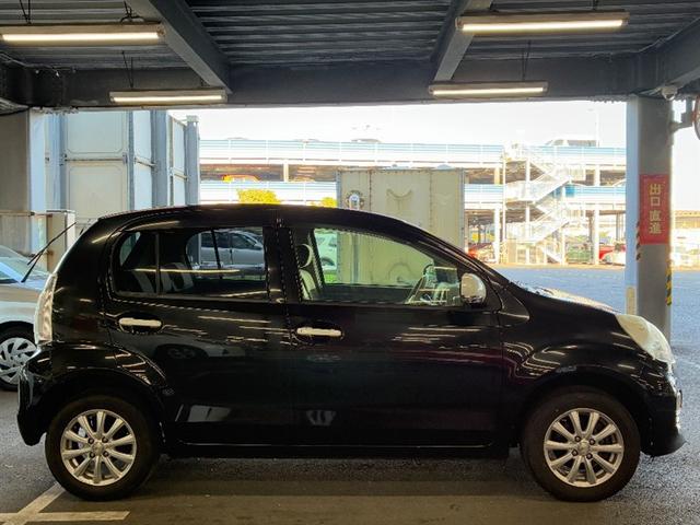 パッソ プラスハナ　ＶＳＣ　エアバッグ　Ｂカメラ　メモリーナビ　キーレス　ナビＴＶ　オートエアコン　パワーウィンドウ　ワンセグ　４ＷＤ　ミュージックプレイヤー接続可　パワーステアリング　ベンチシート　ＡＢＳ　ＥＴＣ車載器（3枚目）