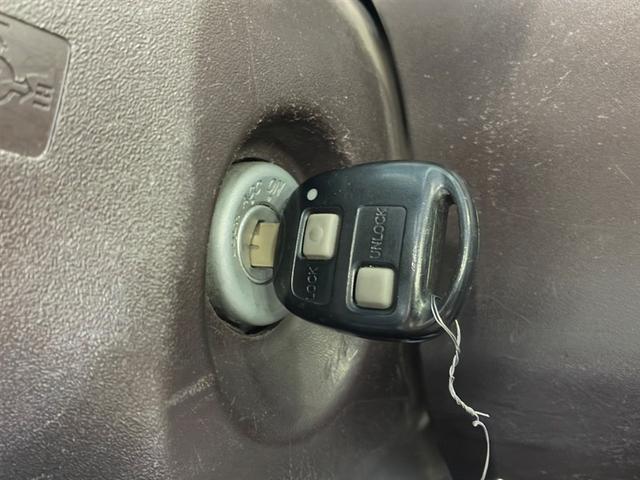 パッソ プラスハナ　ＶＳＣ　エアバッグ　Ｂカメラ　メモリーナビ　キーレス　ナビＴＶ　オートエアコン　パワーウィンドウ　ワンセグ　４ＷＤ　ミュージックプレイヤー接続可　パワーステアリング　ベンチシート　ＡＢＳ　ＥＴＣ車載器（8枚目）