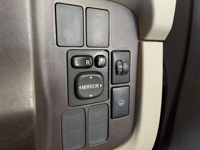 パッソ プラスハナ　ＶＳＣ　エアバッグ　Ｂカメラ　メモリーナビ　キーレス　ナビＴＶ　オートエアコン　パワーウィンドウ　ワンセグ　４ＷＤ　ミュージックプレイヤー接続可　パワーステアリング　ベンチシート　ＡＢＳ　ＥＴＣ車載器（9枚目）