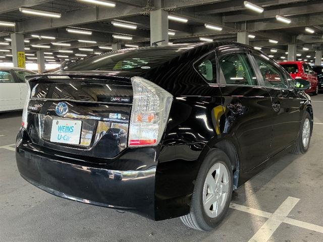 プリウス Ｓ　Ｂモニタ－　フルセグ地デジ　ＡＵＸ接続可　インテリキー　デュアルエアバック　エアＢ　イモビライザー　ドライブレコ－ダ－　ＤＶＤ再生可能　ナビＴＶ　ＡＵＴＯエアコン　横スベリ防止　アルミホイール　ＡＢＳ（2枚目）