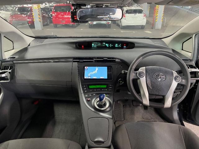 プリウス Ｓ　Ｂモニタ－　フルセグ地デジ　ＡＵＸ接続可　インテリキー　デュアルエアバック　エアＢ　イモビライザー　ドライブレコ－ダ－　ＤＶＤ再生可能　ナビＴＶ　ＡＵＴＯエアコン　横スベリ防止　アルミホイール　ＡＢＳ（5枚目）