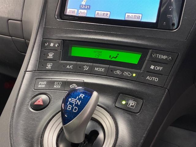 プリウス Ｓ　Ｂモニタ－　フルセグ地デジ　ＡＵＸ接続可　インテリキー　デュアルエアバック　エアＢ　イモビライザー　ドライブレコ－ダ－　ＤＶＤ再生可能　ナビＴＶ　ＡＵＴＯエアコン　横スベリ防止　アルミホイール　ＡＢＳ（10枚目）