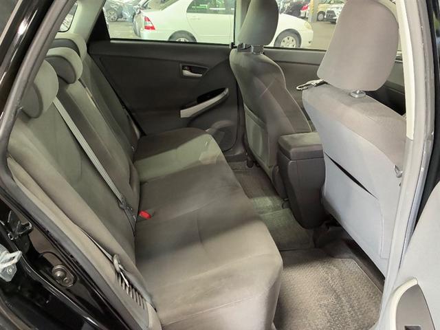 プリウス Ｓ　Ｂモニタ－　フルセグ地デジ　ＡＵＸ接続可　インテリキー　デュアルエアバック　エアＢ　イモビライザー　ドライブレコ－ダ－　ＤＶＤ再生可能　ナビＴＶ　ＡＵＴＯエアコン　横スベリ防止　アルミホイール　ＡＢＳ（12枚目）