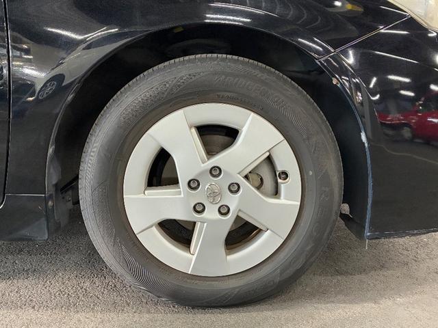 プリウス Ｓ　Ｂモニタ－　フルセグ地デジ　ＡＵＸ接続可　インテリキー　デュアルエアバック　エアＢ　イモビライザー　ドライブレコ－ダ－　ＤＶＤ再生可能　ナビＴＶ　ＡＵＴＯエアコン　横スベリ防止　アルミホイール　ＡＢＳ（14枚目）