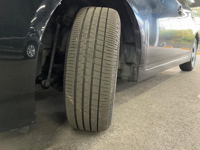 プリウス Ｓ　Ｂモニタ－　フルセグ地デジ　インテリキー　デュアルエアバック　エアＢ　イモビライザー　ＤＶＤ再生可能　ナビＴＶ　ＡＵＴＯエアコン　横スベリ防止　アルミホイール　ＥＴＣ装備　ＡＢＳ　サイドエアバッグ（14枚目）